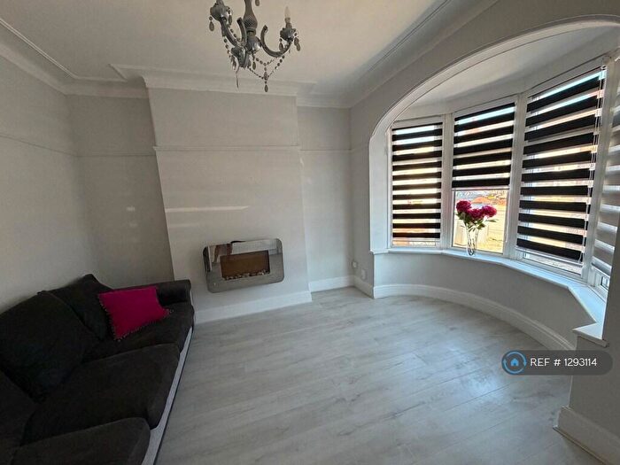 4 Bedroom Semi-Detached House To Rent In Boardman Avenue, Blackpool, FY1