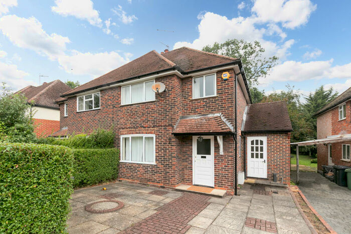 4 Bedroom Semi-Detached House To Rent In Ashenden Estate, Guildford, GU2