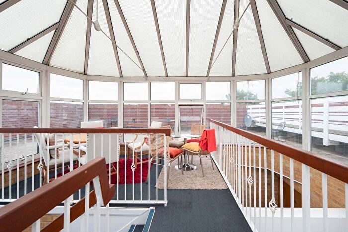 1 Bedroom Flat To Rent In Burlington Gate, Rothesay Avenue, Wimbledon Chase, SW20