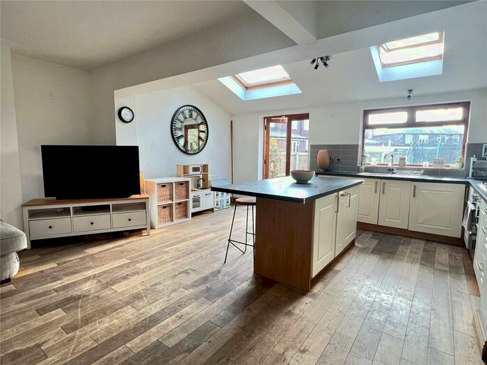 3 Bedroom Semi-Detached House To Rent In Vesper Walk, Leeds, LS5