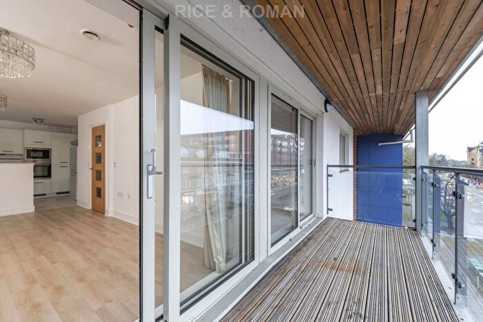 2 Bedroom Flat For Sale In Meadows House, Walton On Thames, KT12