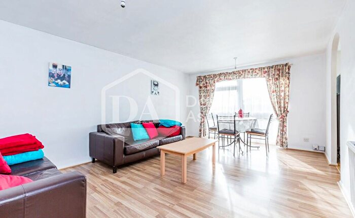 1 Bedroom Apartment To Rent In Granville Road, Wood Green, London, N22
