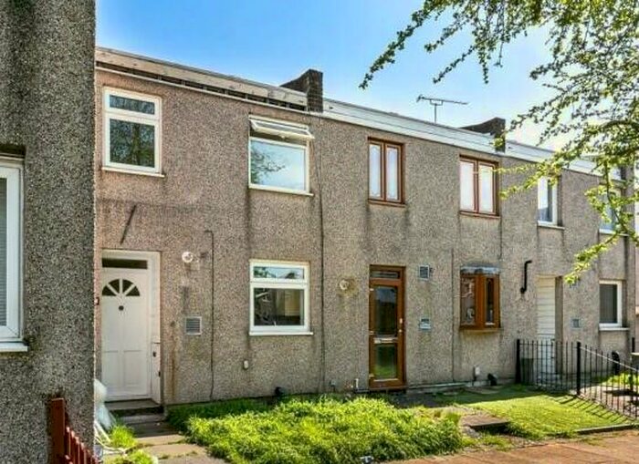 3 Bedroom Terraced House To Rent In Pontypool Walk, Romford, RM3