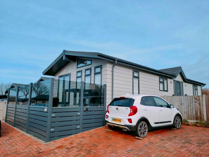 2 Bedroom Detached Bungalow For Sale In Highlands, Sunnyside Park, Quintrell Downs, TR8