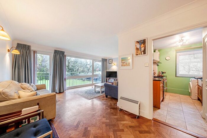 2 Bedroom Flat For Sale In Putney Hill, London, SW15