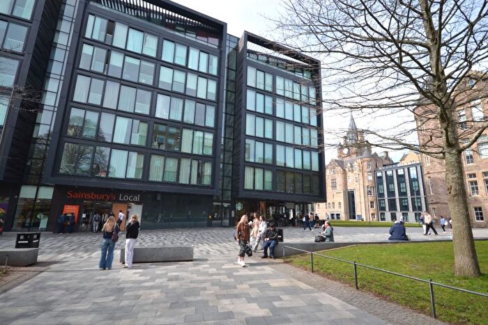 2 Bedroom Flat To Rent In Simpson Loan, Central, Edinburgh, EH3