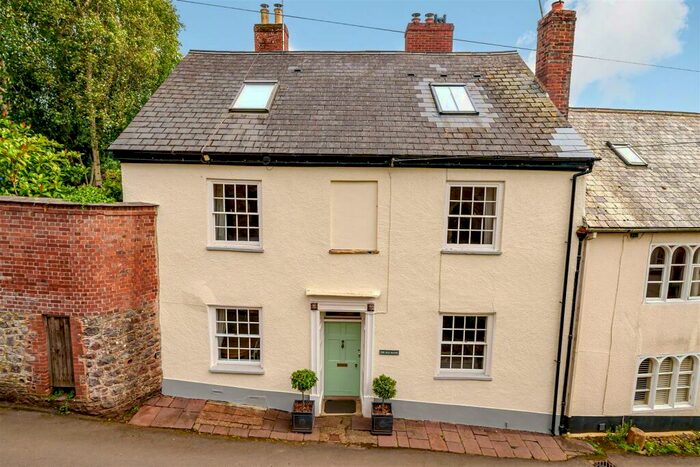 6 Bedroom Semi-Detached House For Sale In Sandford, Crediton, EX17