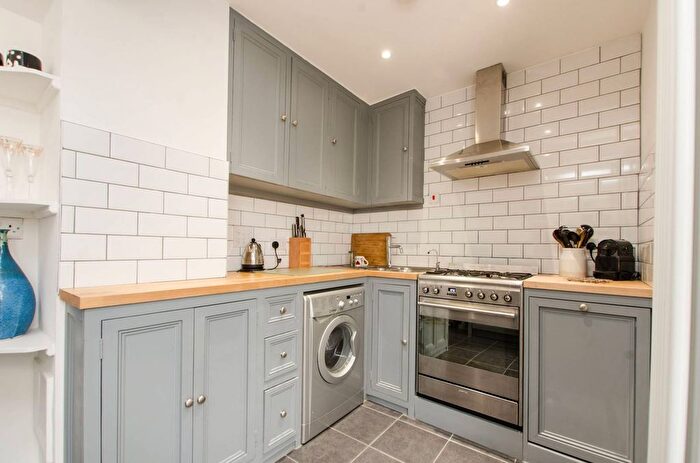 2 Bedroom Flat To Rent In Cheshire Street, Brick Lane, London, E2