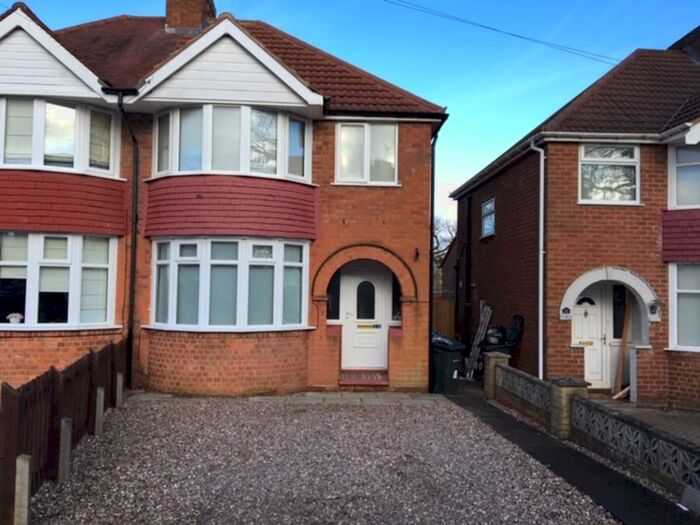 3 Bedroom Semi-Detached House To Rent In Insull Avenue, Maypole, Birmingham, B14