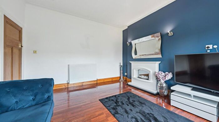 4 Bedroom Semi-Detached Bungalow To Rent In Madison Avenue, Cathcart, Glasgow, G44