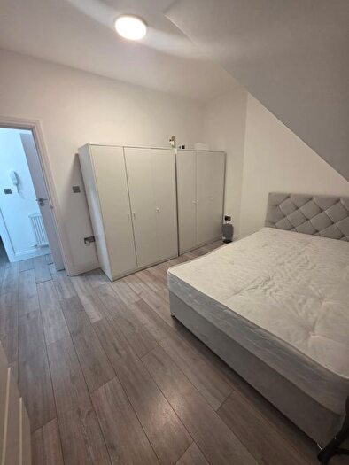 2 Bedroom Flat To Rent In Green Lane, Dagenham, RM8
