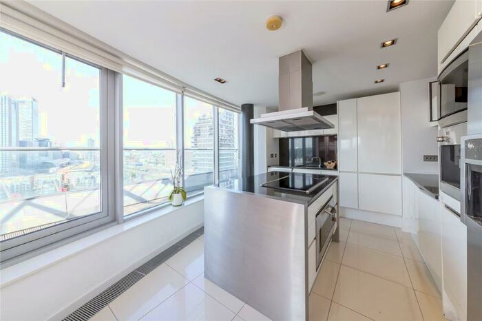 3 Bedroom Flat To Rent In New Providence Wharf, Fairmont Avenue, London, E14