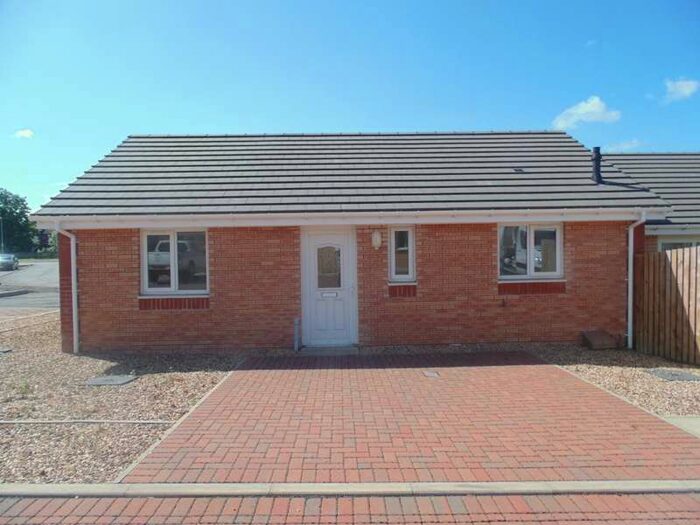 2 Bedroom Property To Rent In Ivy Gardens - End Paisley, PA1