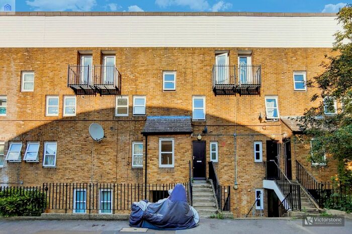 3 Bedroom Apartment To Rent In Geary Street, Islington, London, N7