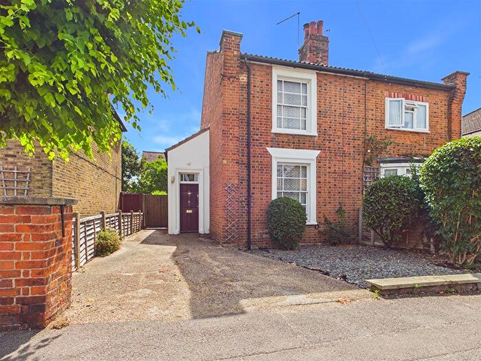 3 Bedroom Semi-detached House For Sale In Mayo Road, Walton-On-Thames, KT12