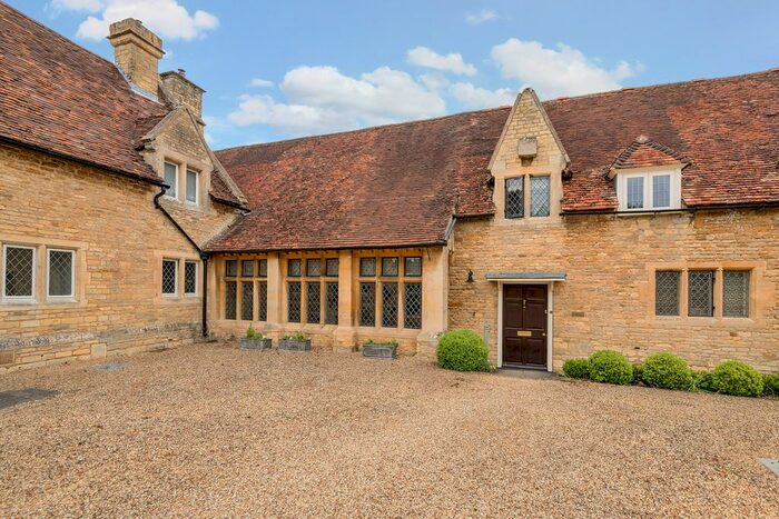 5 Bedroom Town House For Sale In Gayhurst Court Mews, Newport Pagnell, MK16