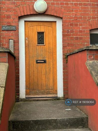 2 Bedroom Flat To Rent In Moorland Road, Cardiff, CF24