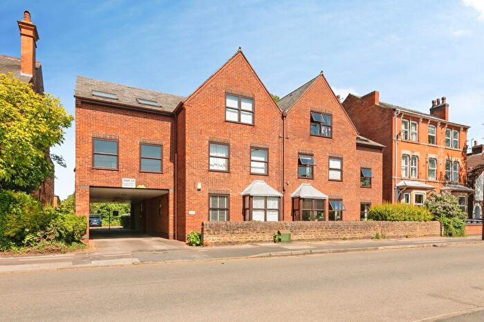 2 Bedroom Flat For Sale In Trent Boulevard, Nottingham, Nottinghamshire, NG2