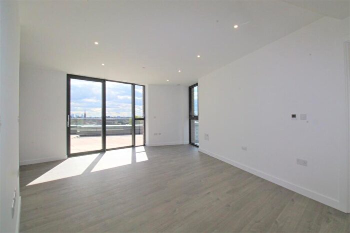 1 Bedroom Apartment To Rent In Willowbrook House, N4