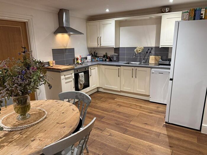 3 Bedroom Apartment To Rent In Flat A - Downing Street, Farnham, GU9