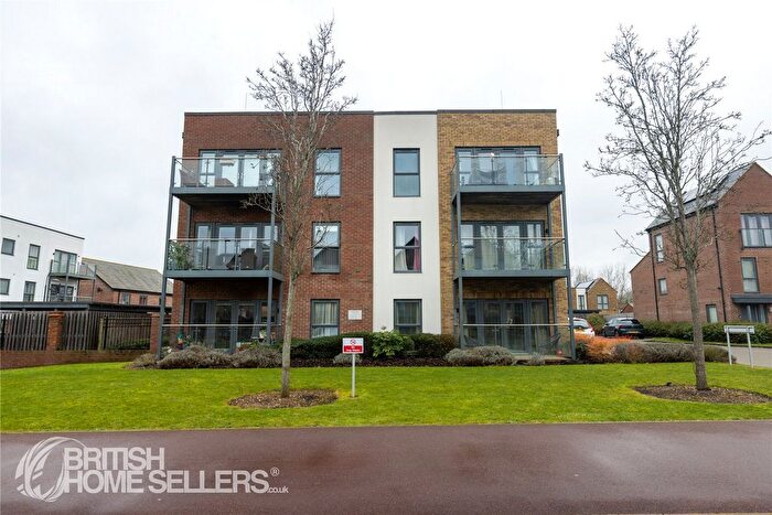 2 Bedroom Flat For Sale In Doppler Grove, Oakgrove, Milton Keynes, Buckinghamshire, MK10
