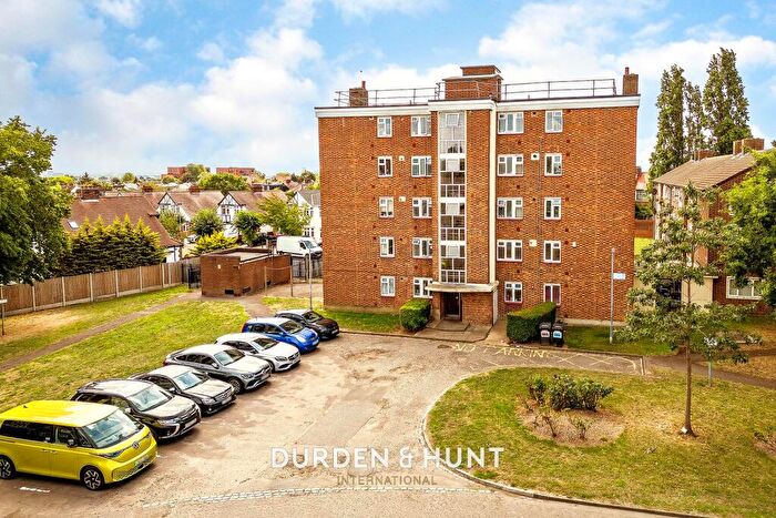 2 Bedroom Apartment For Sale In Longwood Gardens, Clayhall, IG5