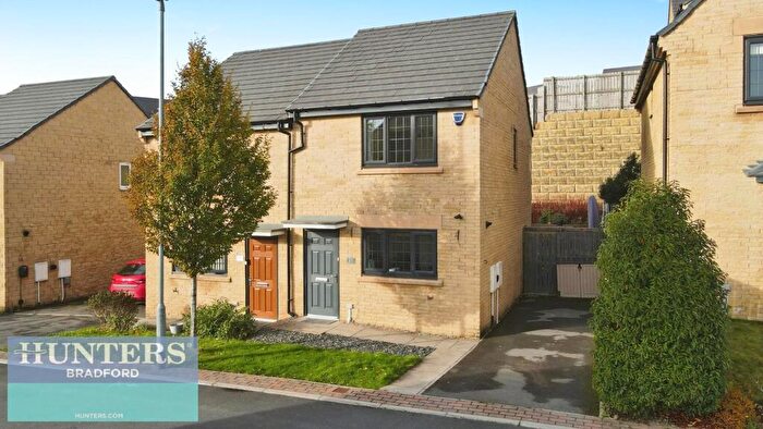 2 Bedroom Semi-Detached House For Sale In Meadow Bank Allerton, Bradford, BD15