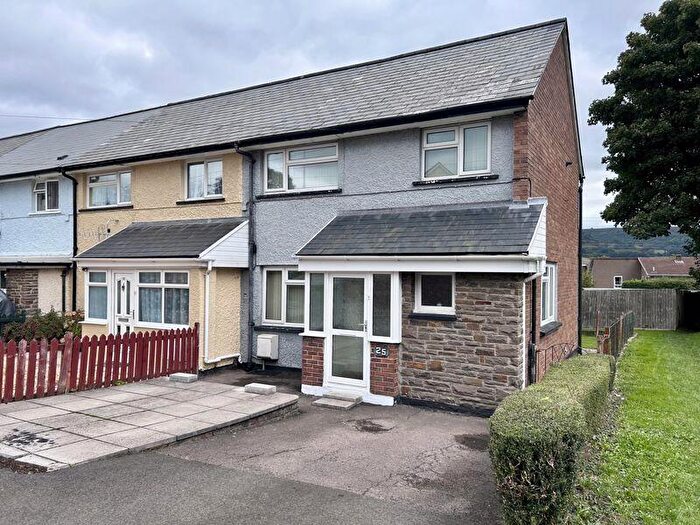 3 Bedroom Terraced House For Sale In The Avenue, Govilon, NP7