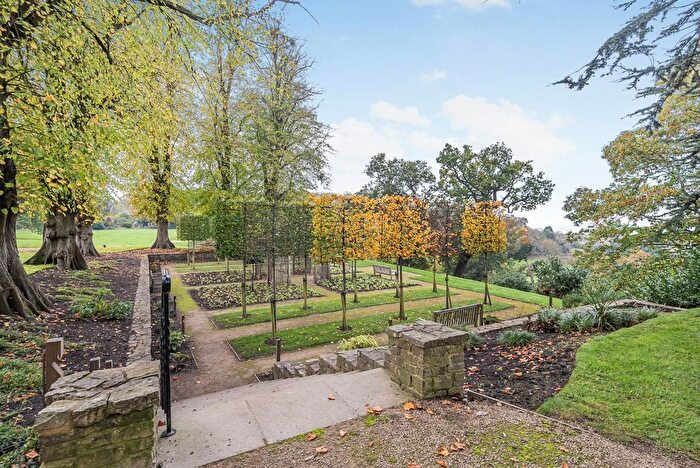 2 Bedroom Flat For Sale In Coopers Hill Lane, Englefield Green, Egham, TW20