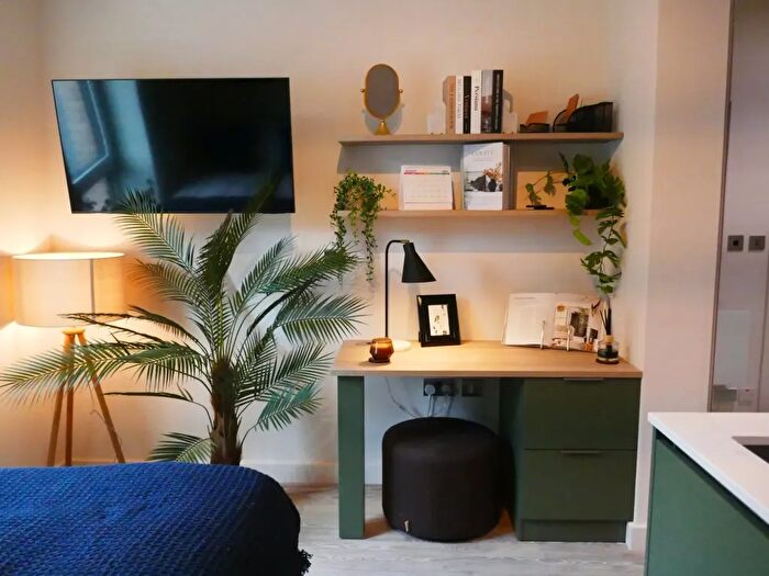 1 Bedroom Flat To Rent In Clarence Street, London, KT1