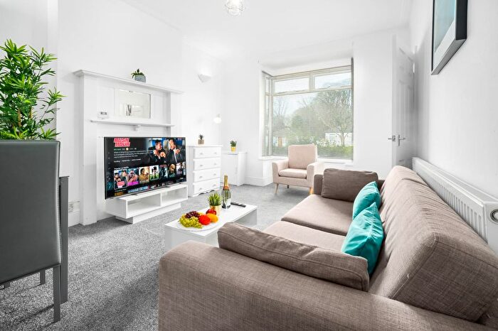 2 Bedroom Flat To Rent In War Lane, Birmingham, B17