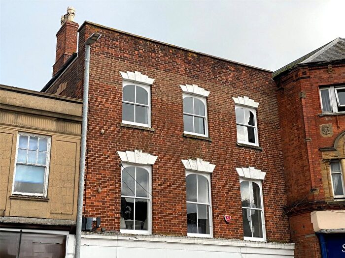2 Bedroom Flat To Rent In Bridge Street, Taunton, Somerset, TA1
