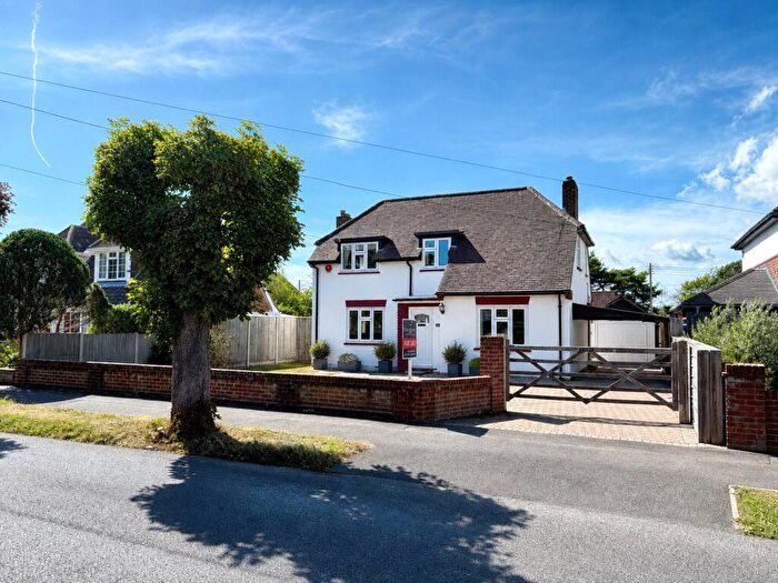 3 Bedroom Detached House For Sale In Chestnut Avenue, Barton On Sea, New Milton, BH25