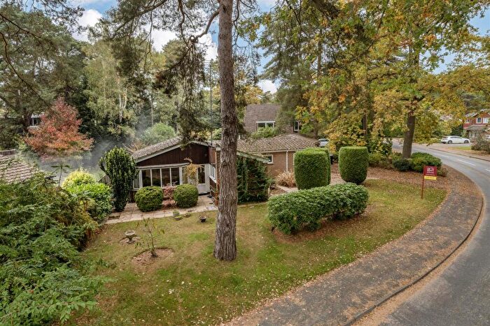 3 Bedroom Detached Bungalow For Sale In Wulwyn Side, Linkway, Crowthorne, Berkshire, RG45