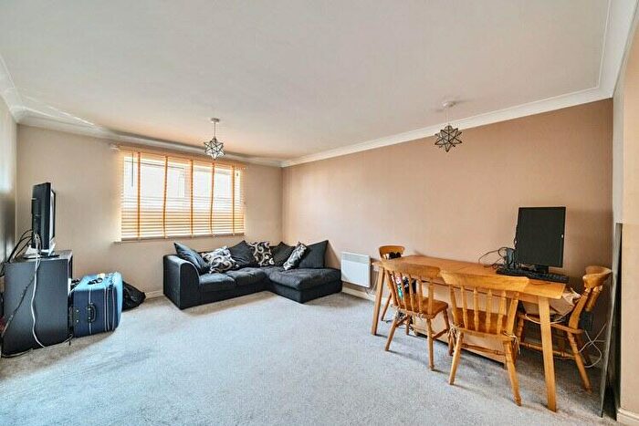 2 Bedroom Flat For Sale In Kingsoak House, Woking, Surrey, GU21