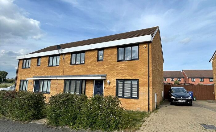 5 Bedroom Semi-Detached House For Sale In Pipit Close, East Tilbury, Essex, RM18