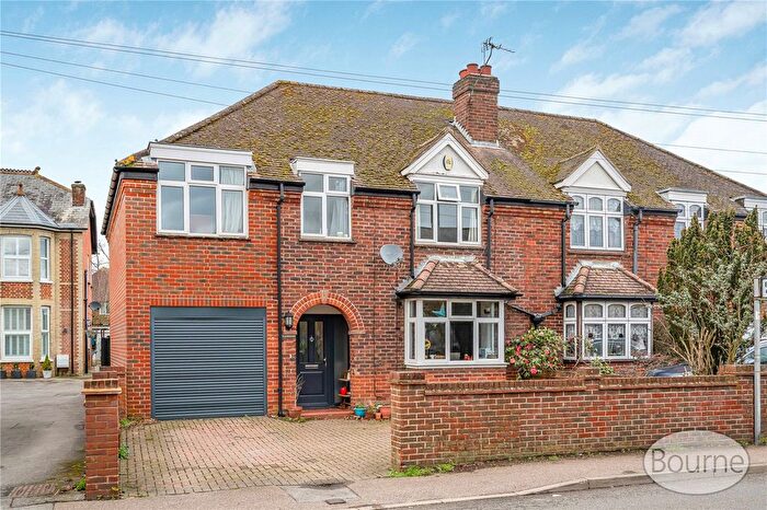 4 Bedroom Semi-Detached House For Sale In High Street, Knaphill, Woking, Surrey, GU21