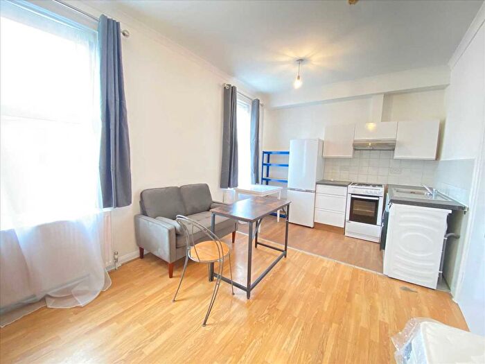 Studio To Rent In Castlehill Parade, The Avenue, West Ealing, W13
