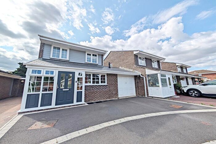 3 Bedroom Link Detached House For Sale In Crossways, DT2