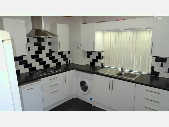 5 Bedroom Terraced House To Rent In Monthermer Road, CF24