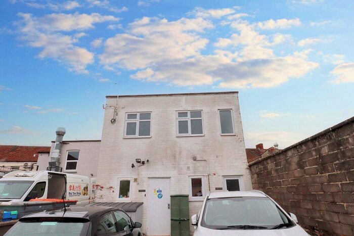2 Bedroom Flat To Rent In Skyview Flat Back Lane, Street, Somerset, BA16