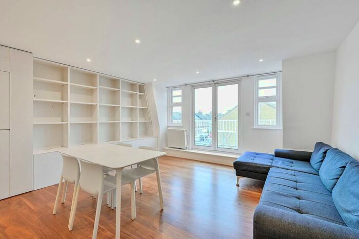 2 Bedroom Flat To Rent In Erpingham Road, West Putney, London, SW15