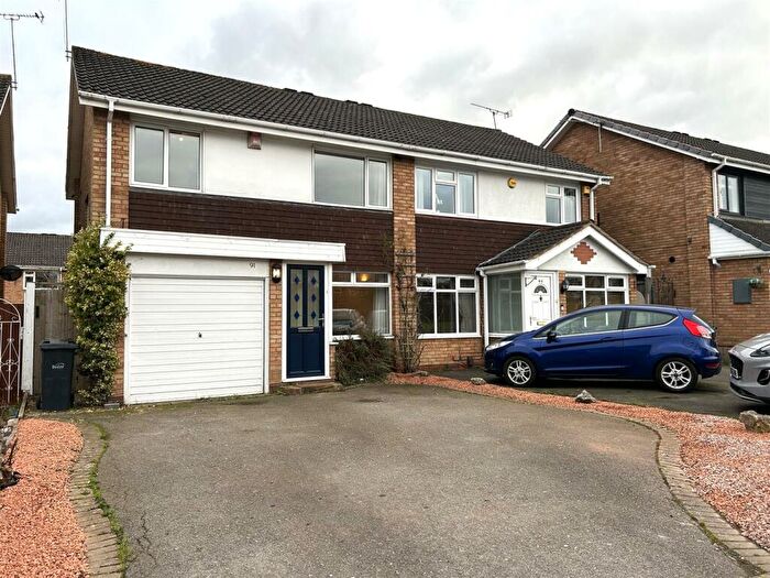 3 Bedroom House To Rent In Mendip Road, Halesowen, West Midlands, B63