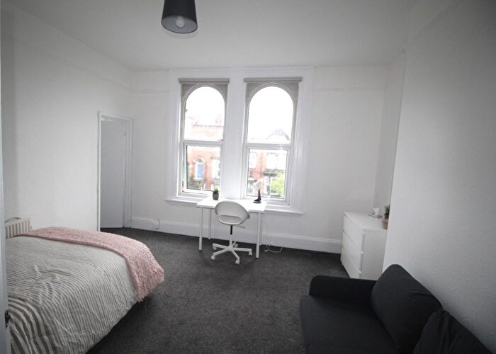1 Bedroom Studio To Rent In Flat, Kelso Road, LS2