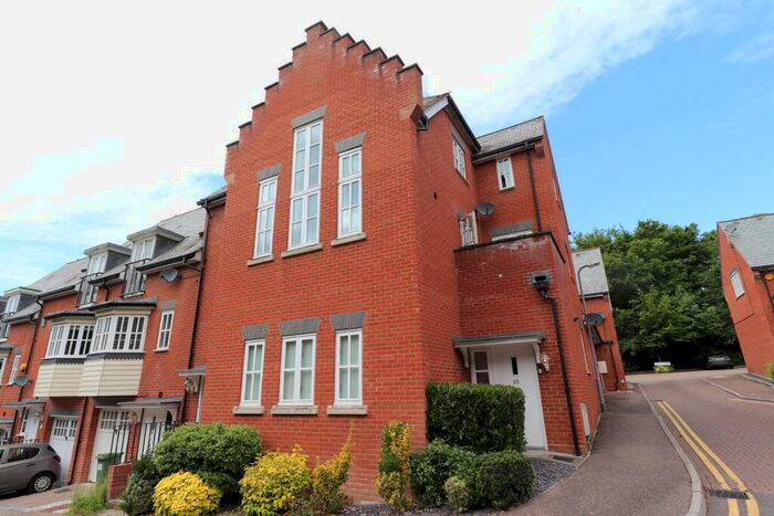 3 Bedroom Apartment To Rent In Clements Park, CM14