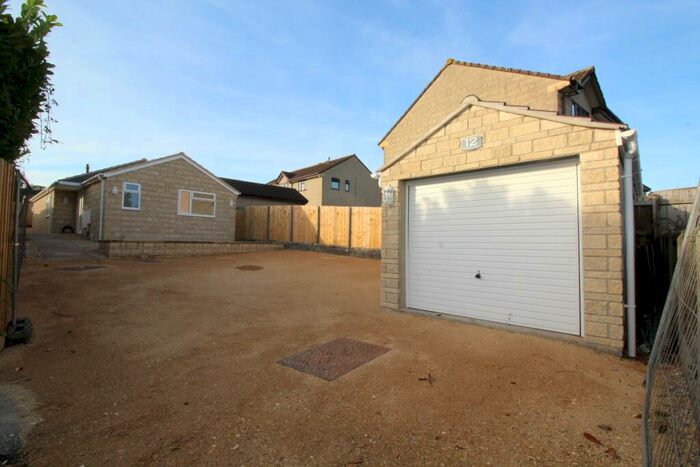 3 Bedroom Bungalow To Rent In Salisbury Road, Paulton, BS39