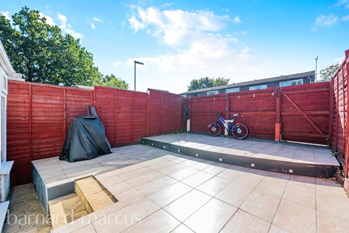 3 Bedroom Terraced House For Sale In Foxley Close, Redhill, RH1