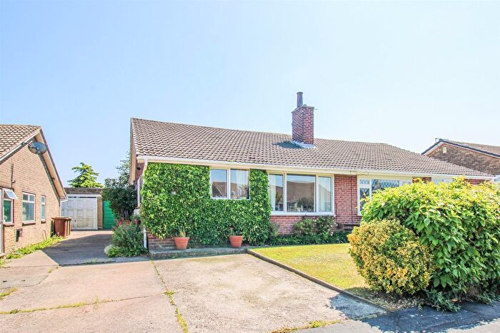 2 Bedroom Semi-Detached Bungalow For Sale In Oakland Drive, Netherton, Wakefield, WF4