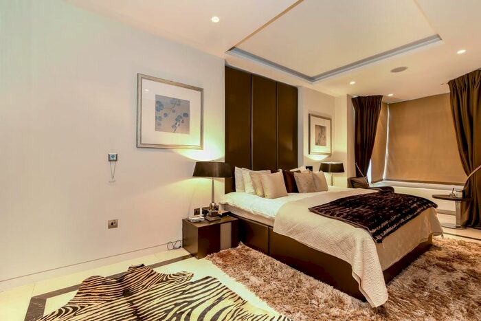 5 Bedroom Flat To Rent In Knightsbridge, London, SW1X