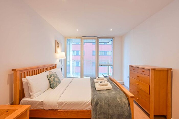 1 Bedroom Flat For Sale In The Oxygen, Royal Docks, London, E16